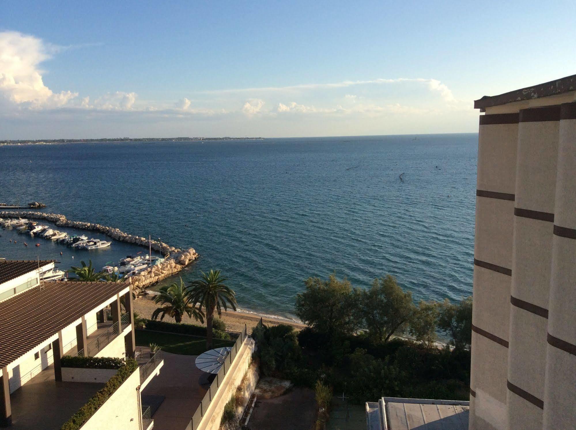 Park Hotel Mar Grande Taranto Esterno foto